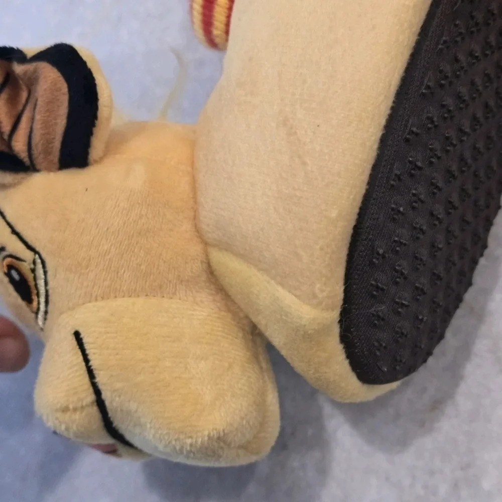 Disney Lion King Lion and Warthog Plush Boys Slippers Sz 5 Toddler Slip Ons NEW